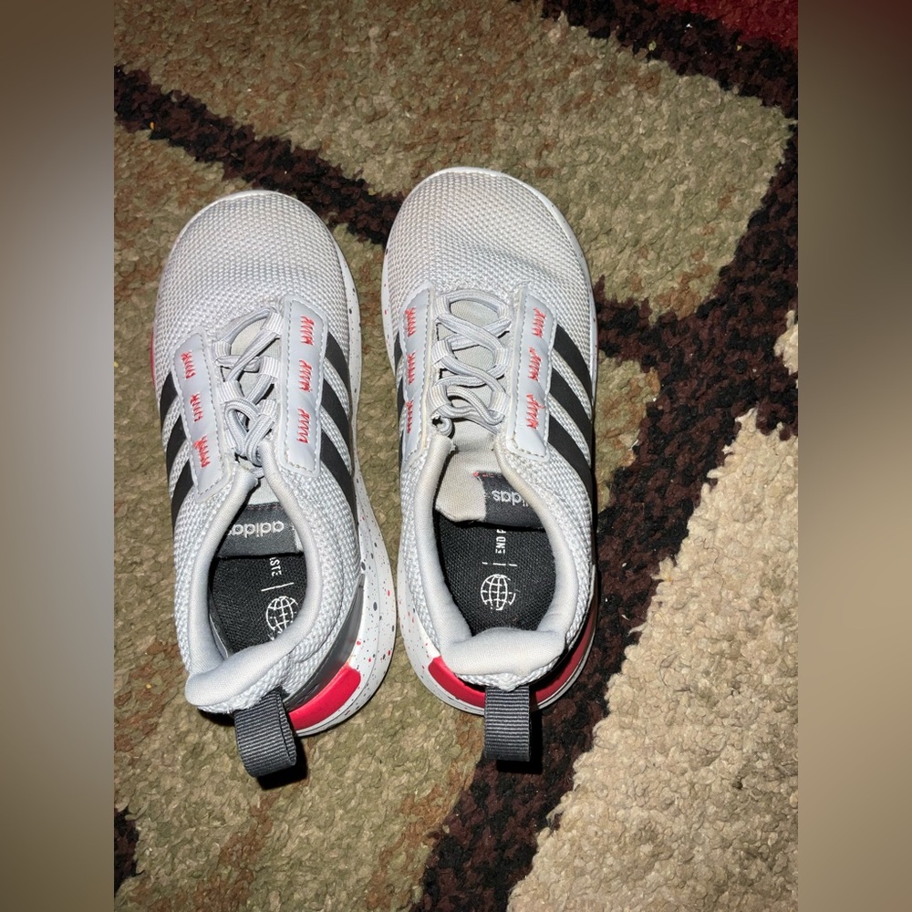 Adidas Racer TR21, light grey and dark grey sneakers with red details, size 10.